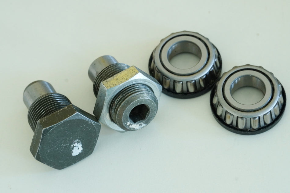 SUZUKI VL 800 WVBM INTRUDER VOLUSIA Schrauben Schwinge Lager Mutter Lagerzapfen