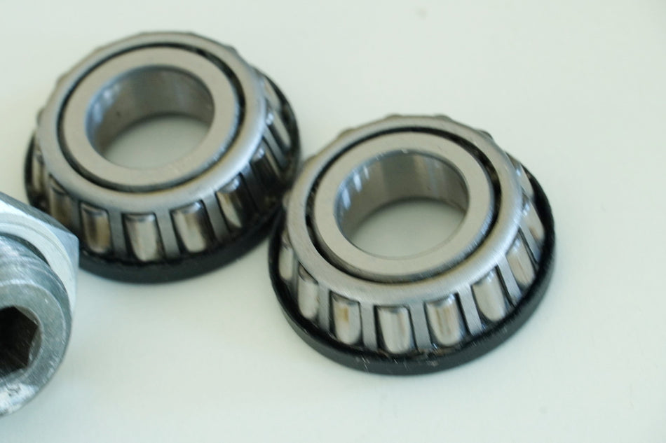 SUZUKI VL 800 WVBM INTRUDER VOLUSIA Schrauben Schwinge Lager Mutter Lagerzapfen