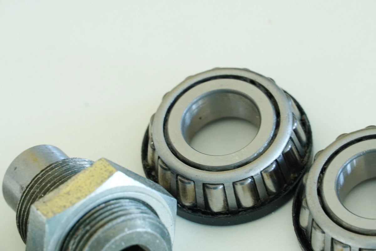 SUZUKI VL 800 WVBM INTRUDER VOLUSIA Swingarm Bolts Bearing Nut Bearing Pin