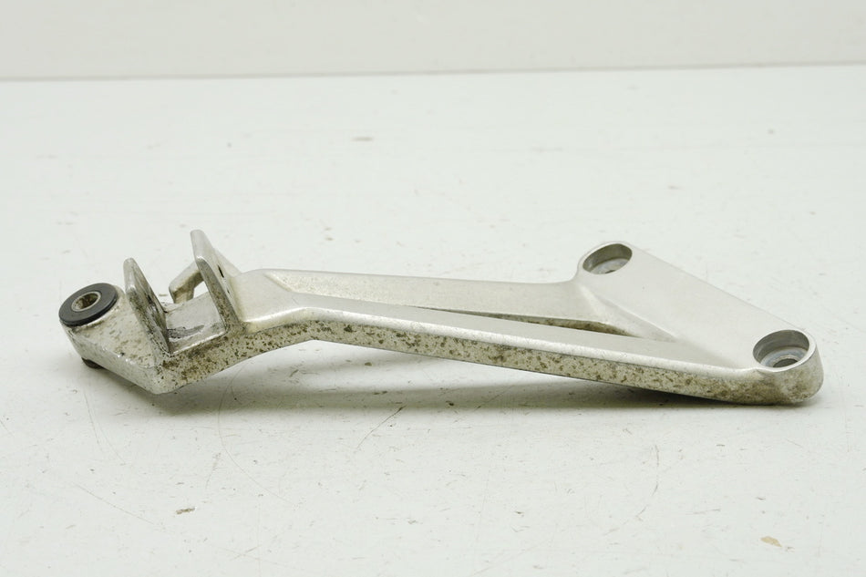 HONDA CBR 125 JC34 Soporte estribera pasajero derecha Soporte estribera Reposapiés Estribera