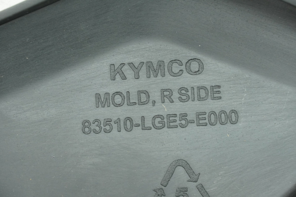 KYMCO PEOPLE GT 300 i ABS CUBIERTA REPOSAPIÉS TAPA LATERAL CARENADO