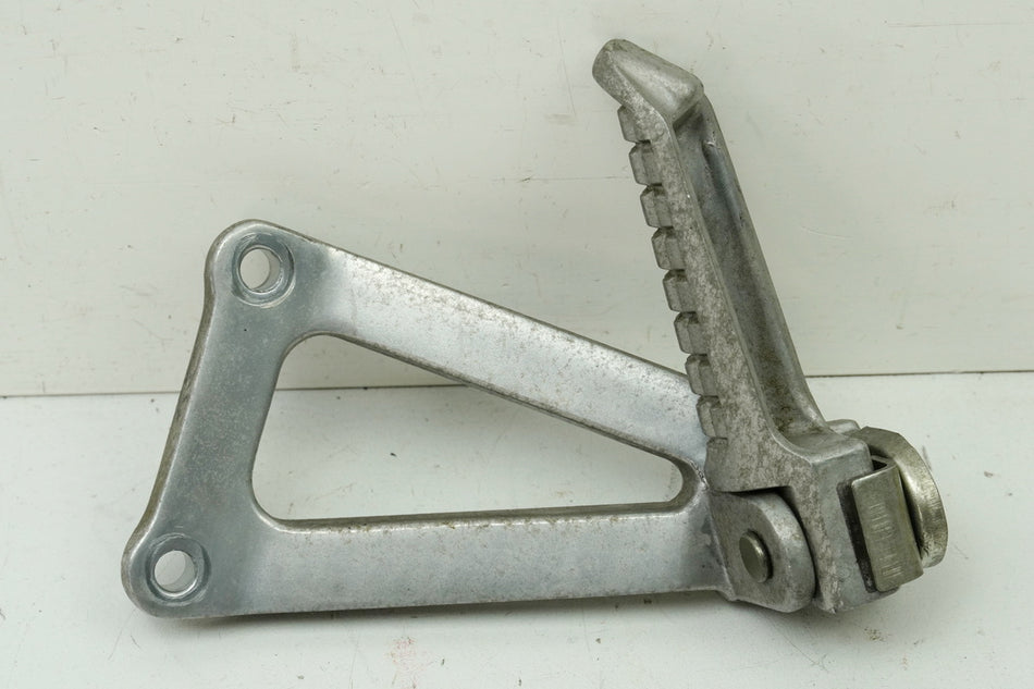 KAWASAKI ZX-7R ZX750P Passenger Footrest Bracket Holder Plate Left 96-03