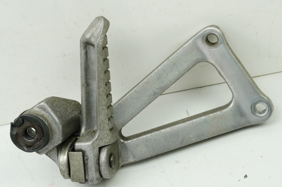 KAWASAKI ZX-7R ZX750P Soporte estribera pasajero derecho Placa estribera 96-03