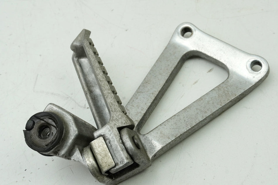 KAWASAKI ZX-7R ZX750P Soporte estribera pasajero derecho Placa estribera 96-03