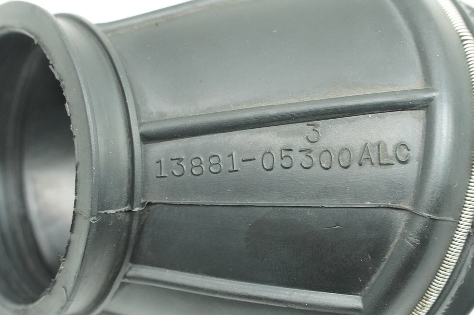 SUZUKI GN 125 NF41 Manguito de admisión Airbox Goma de admisión Caja de filtro de aire 13881-05300