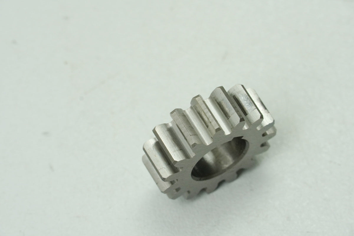 SUZUKI RG 125 NF12B GAMMA Gear on Crankshaft (for Engine)