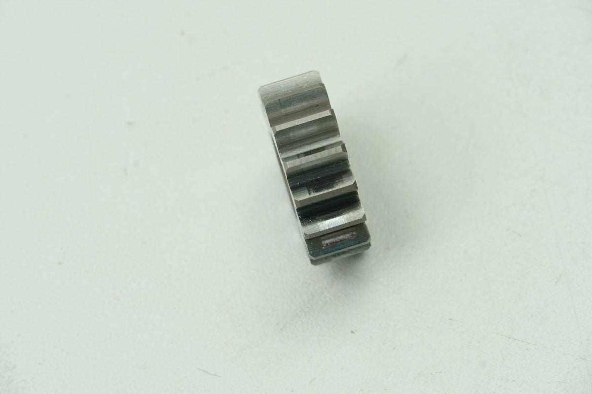 SUZUKI RG 125 NF12B GAMMA Gear on Crankshaft (for Engine)