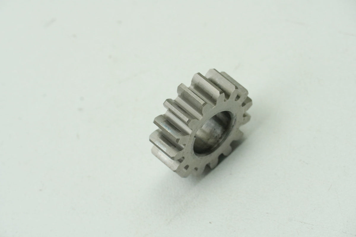 SUZUKI RG 125 NF12B GAMMA Gear on Crankshaft (for Engine)