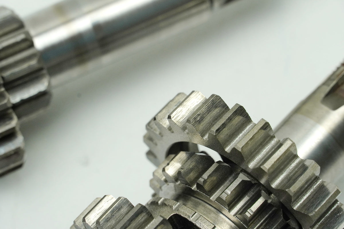 SUZUKI RG 125 NF12B GAMMA Getriebe Hauptwelle Nebenwelle Zahnräder (für Motor)