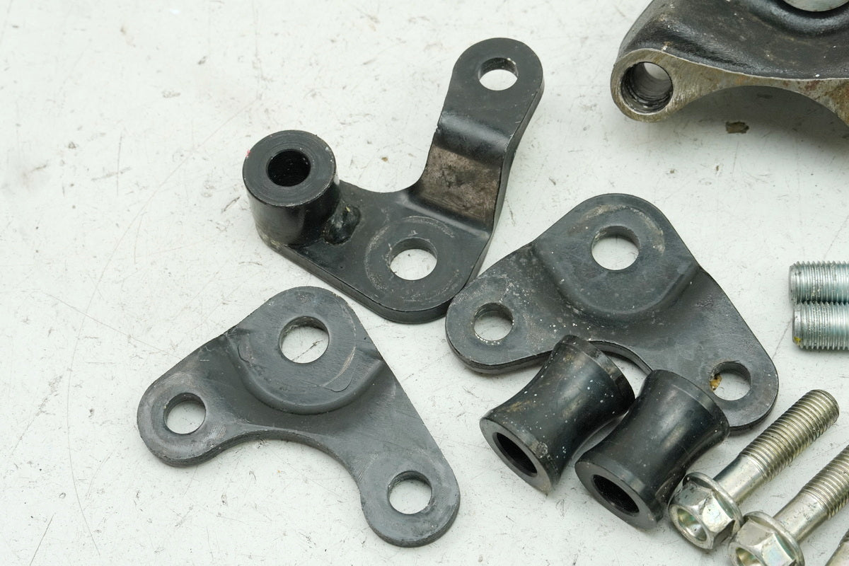 HONDA CBF 1000 FA SC64 Soporte de motor delantero Soporte Eje Motor Tornillos Placa