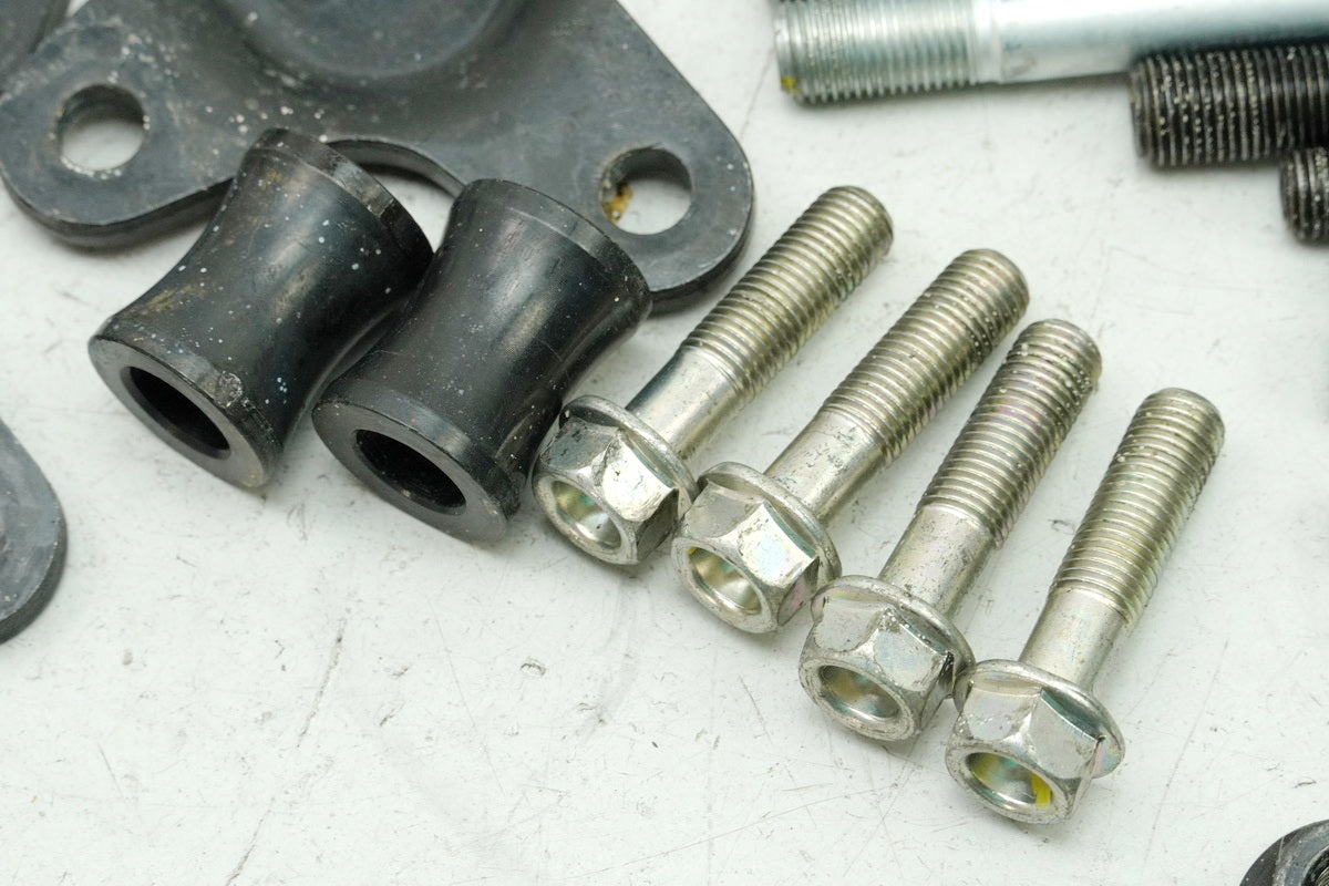 HONDA CBF 1000 FA SC64 Soporte de motor delantero Soporte Eje Motor Tornillos Placa