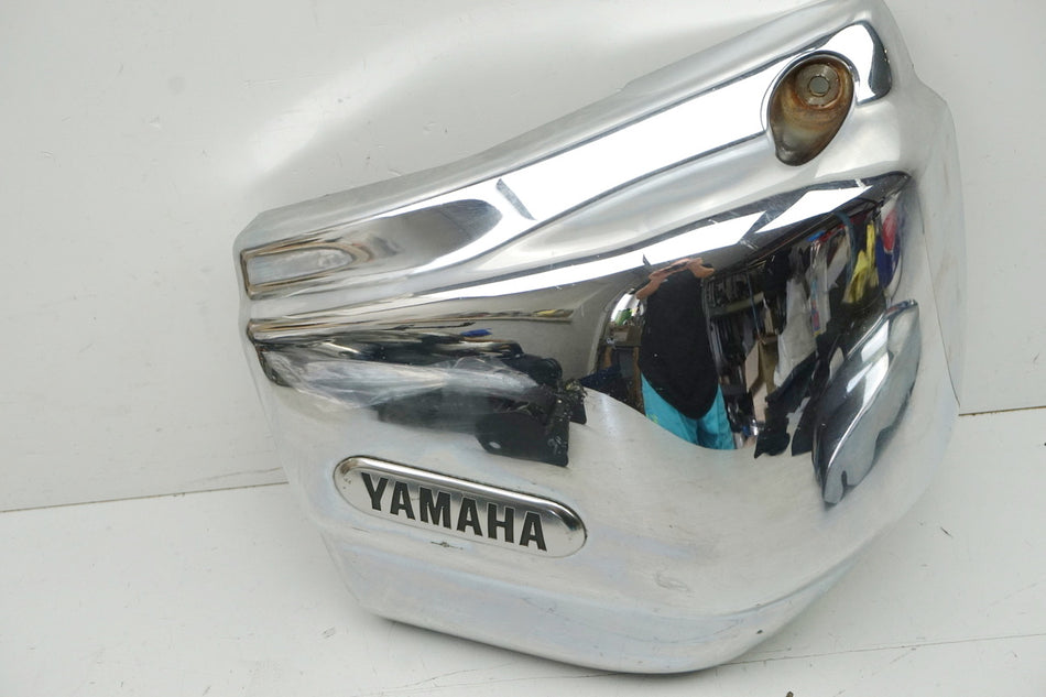 YAMAHA XVS 1100 VP05 DRAG STAR Tapa lateral derecha Cubierta Embellecedor
