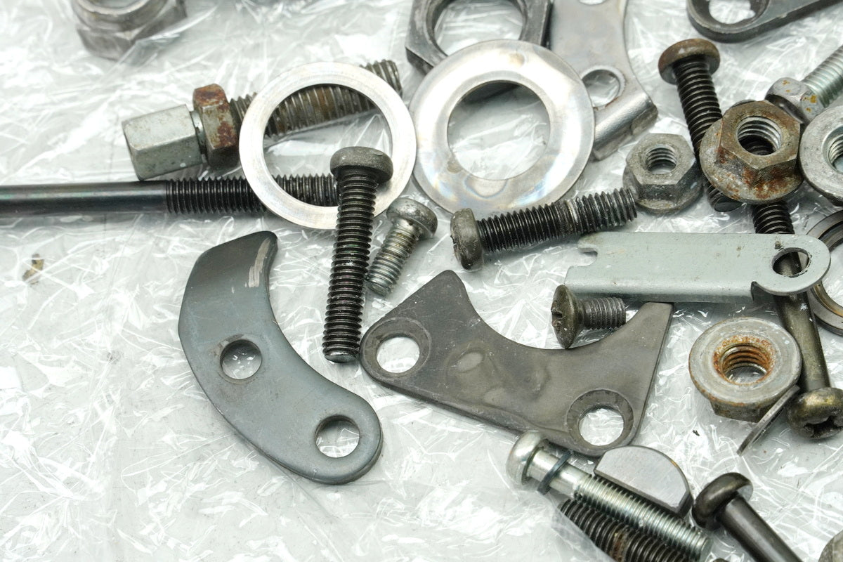 SUZUKI RG 125 NF12B GAMMA Schrauben Kleinteile Muttern (für Motor Motordeckel)