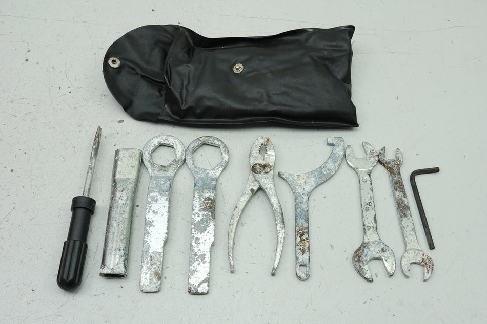 SUZUKI GSX-R 600 WVCV K8 K9 L0 Herramientas de a bordo, herramientas originales (para el chasis)