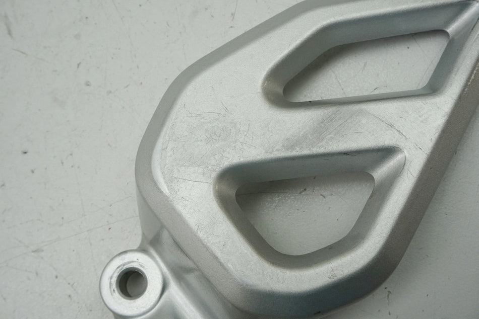 YAMAHA MT 125 A RE39 Soporte reposapiés delantero izquierdo Placa de sujeción del reposapiés