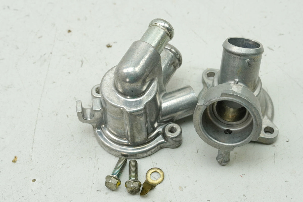 HONDA CBF 1000 FA SC64 Tubo de llenado de la carcasa del termostato (para el termostato del radiador)