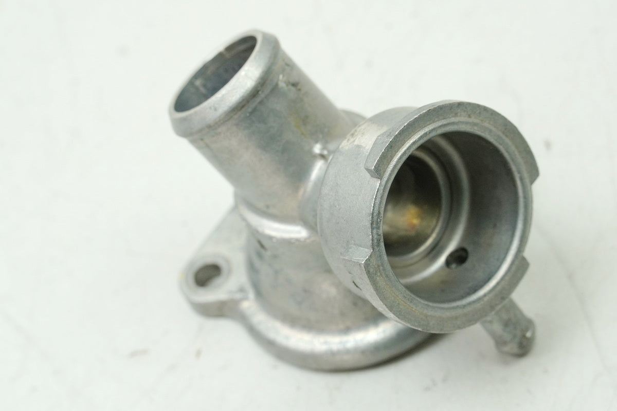 HONDA CBF 1000 FA SC64 Tubo de llenado de la carcasa del termostato (para el termostato del radiador)