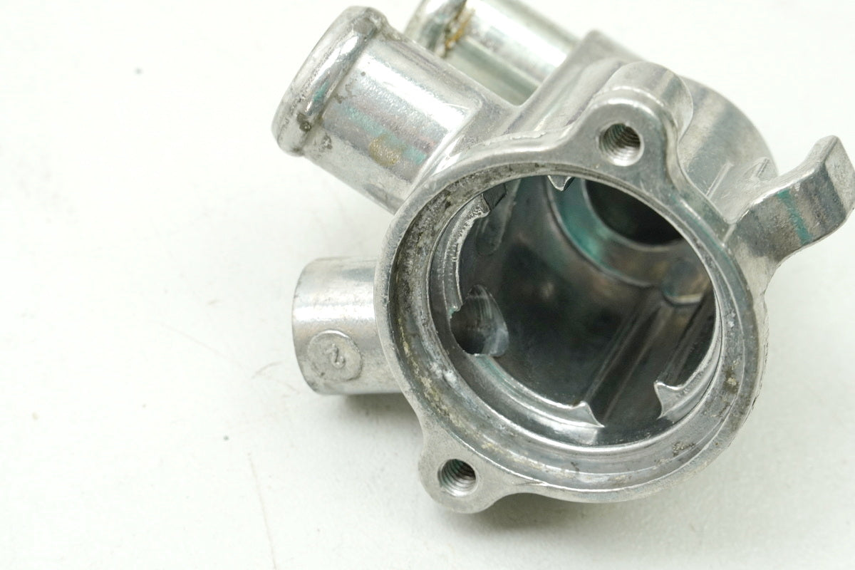 HONDA CBF 1000 FA SC64 Tubo de llenado de la carcasa del termostato (para el termostato del radiador)