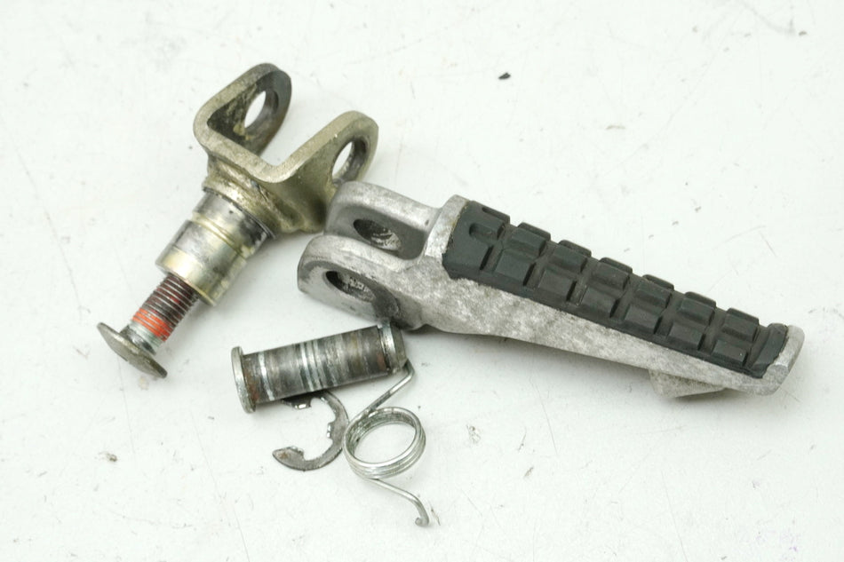KAWASAKI ZX-7R ZX750P Footpeg Rider Right Front (for Footpeg Plate) 96-03