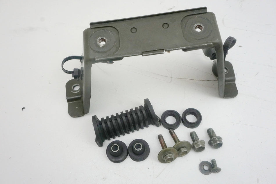 SUZUKI GSX 600 F AJ Soporte de depósito Gomas Tornillos Soporte de depósito Portador 98-02