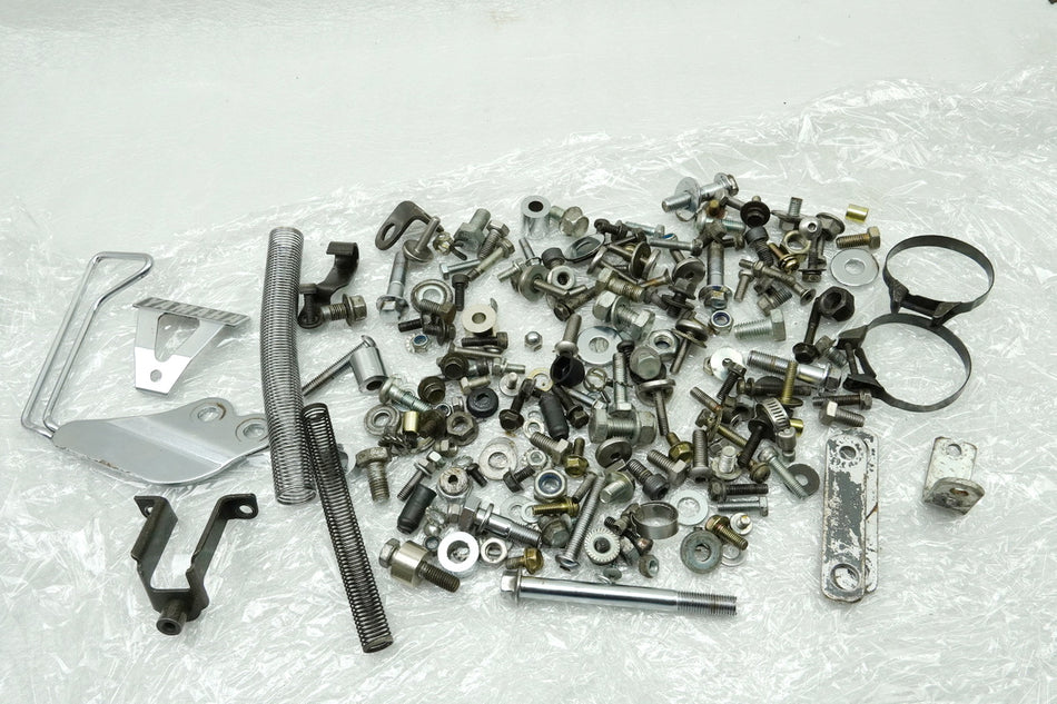 YAMAHA XV 535 VIRAGO 2YL Schrauben Kleinteile Muttern Halter (für Rahmen)