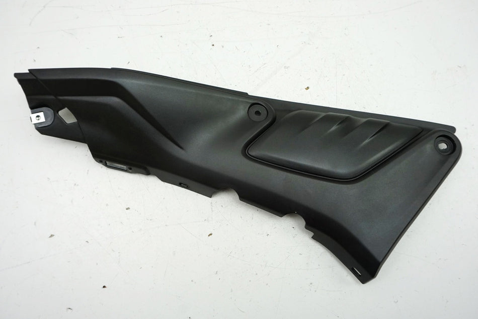 YAMAHA MT 125 A RE39 Tapa lateral derecha Cubierta Asiento Carenado