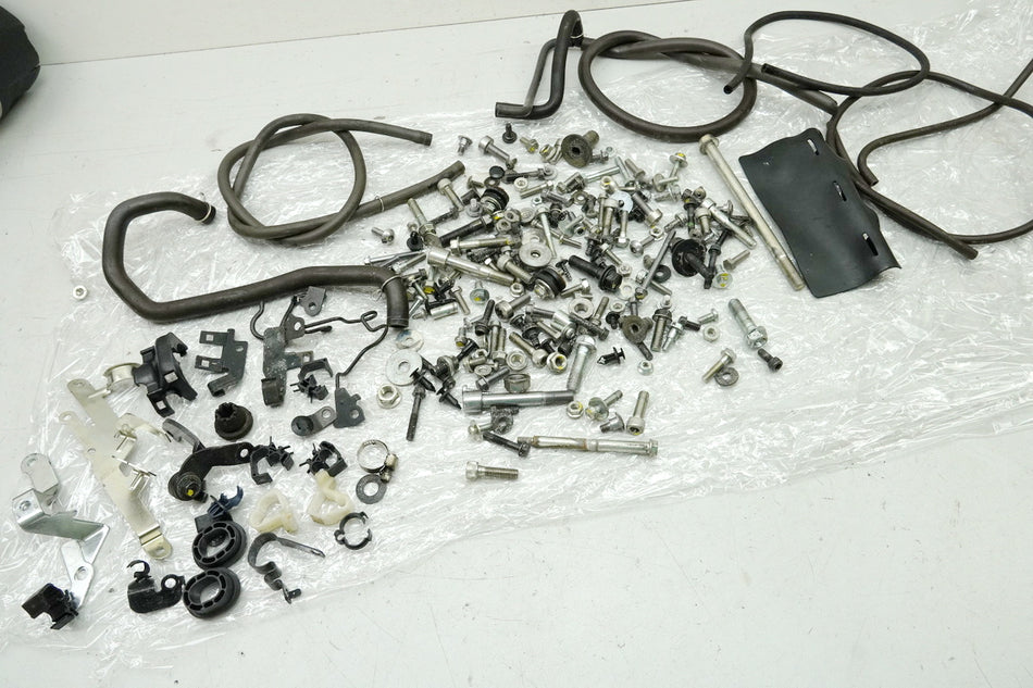 HONDA CBF 1000 FA SC64 Tornillos y piezas pequeñas Manguera (para bastidor del chasis)