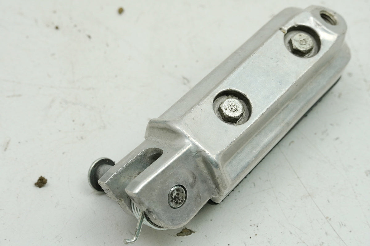 HONDA CBF 1000 FA SC64 Fußraste Fahrer links (für Fußrastenplatte Halter)