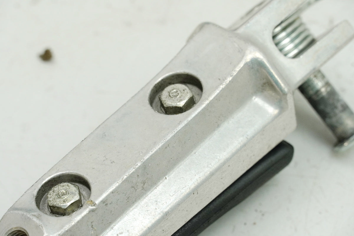 HONDA CBF 1000 FA SC64 Fußraste Fahrer links (für Fußrastenplatte Halter)
