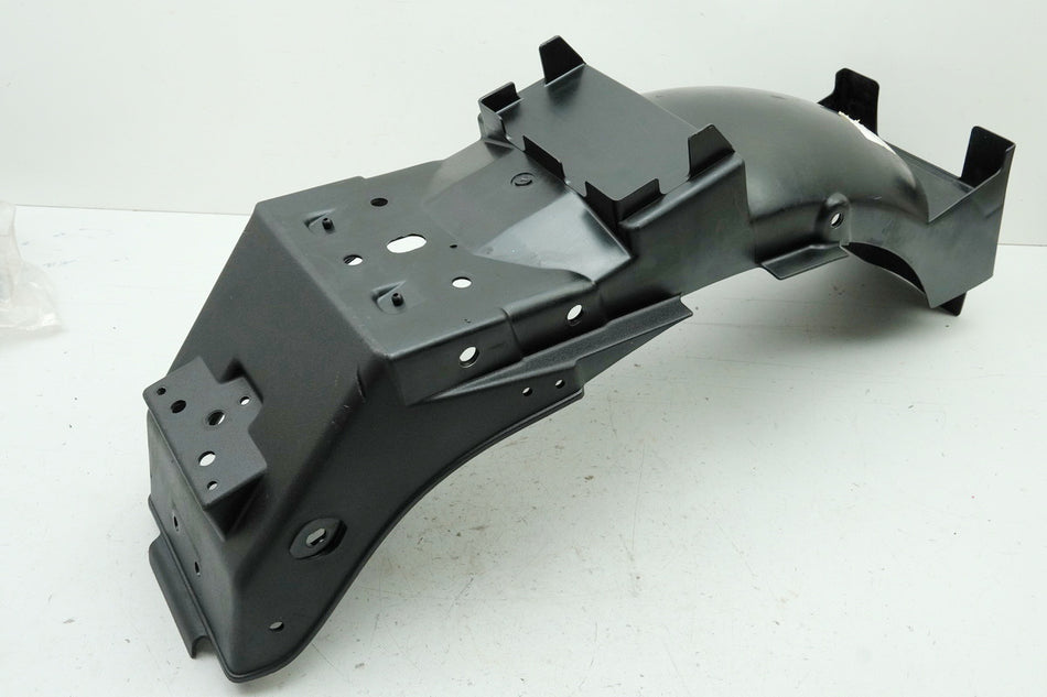 SUZUKI GSX 600 F GN72B guardabarros trasero, paso de rueda, aleta, protección contra salpicaduras 63111-19C1