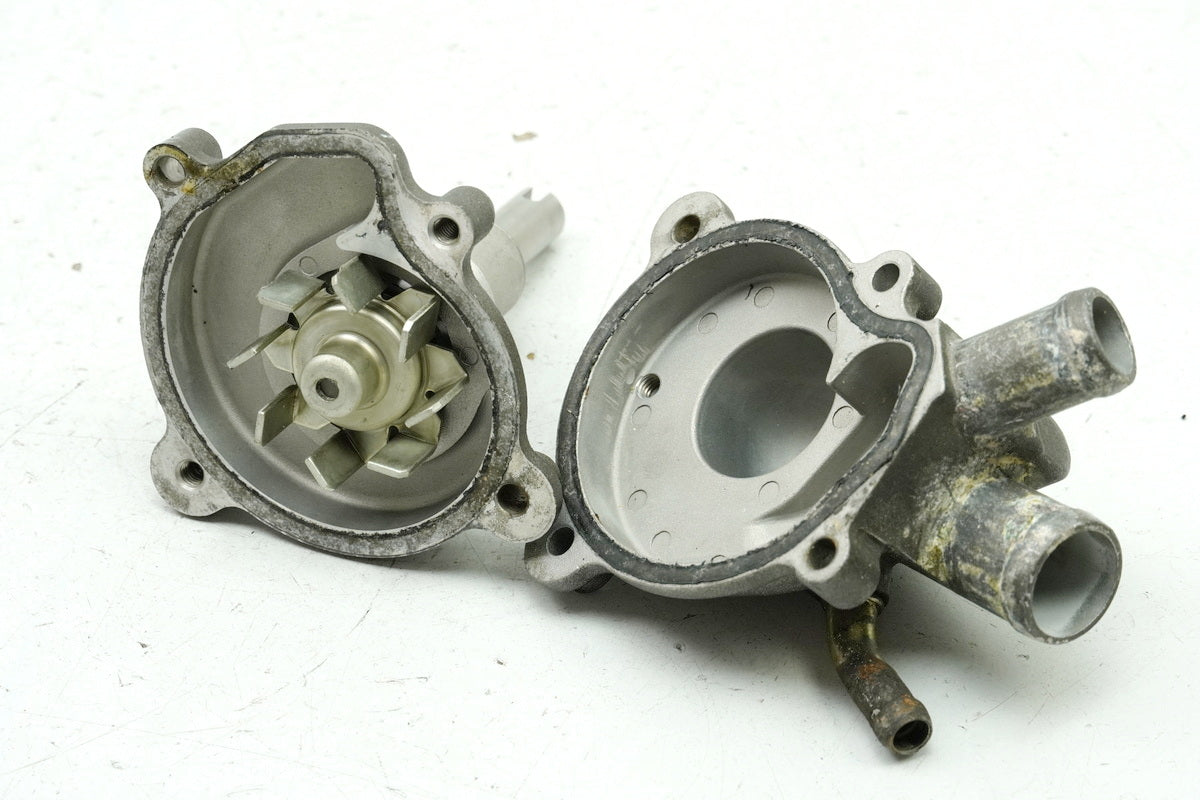 KYMCO XCiting 500 i RFBT70040 Bomba de agua Tapa del motor Cubierta del motor Bomba de agua