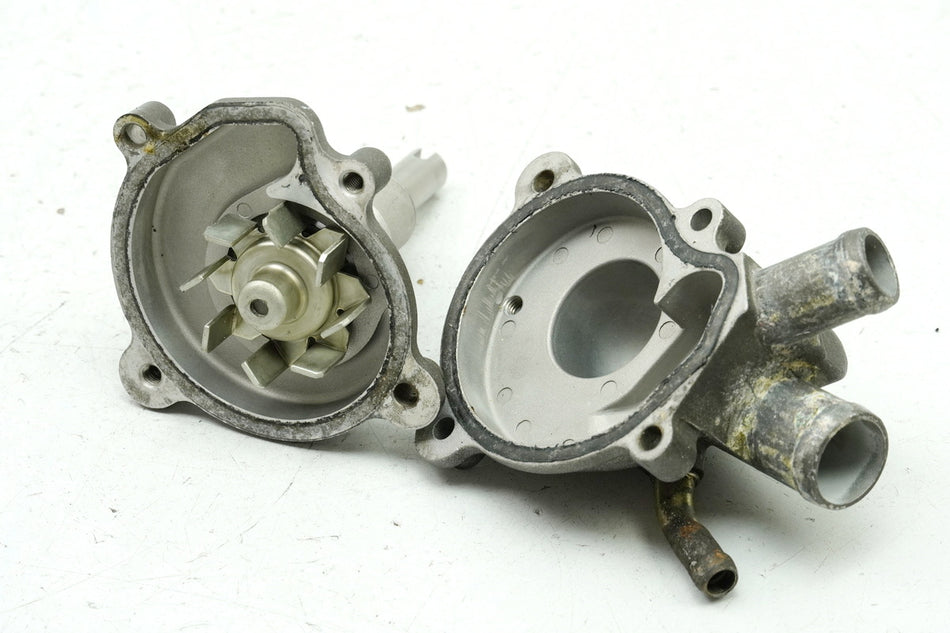 KYMCO XCiting 500 i RFBT70040 Bomba de agua Tapa del motor Cubierta del motor Bomba de agua