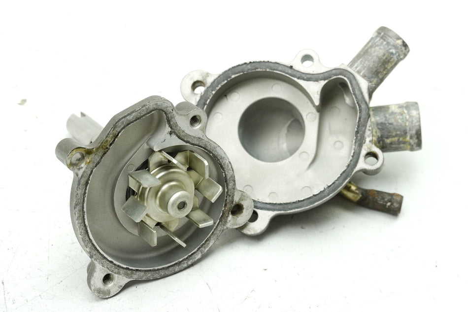 KYMCO XCiting 500 i RFBT70040 Bomba de agua Tapa del motor Cubierta del motor Bomba de agua