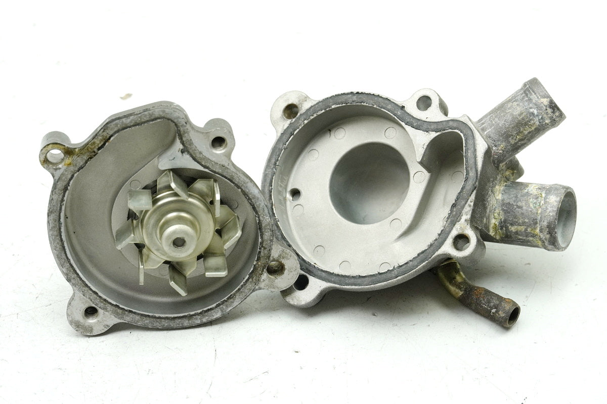 KYMCO XCiting 500 i RFBT70040 Bomba de agua Tapa del motor Cubierta del motor Bomba de agua