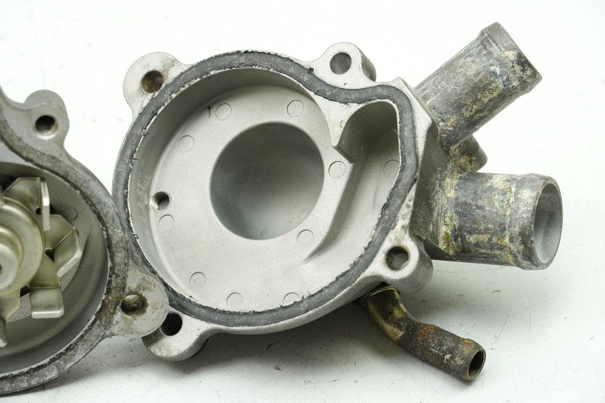 KYMCO XCiting 500 i RFBT70040 Bomba de agua Tapa del motor Cubierta del motor Bomba de agua