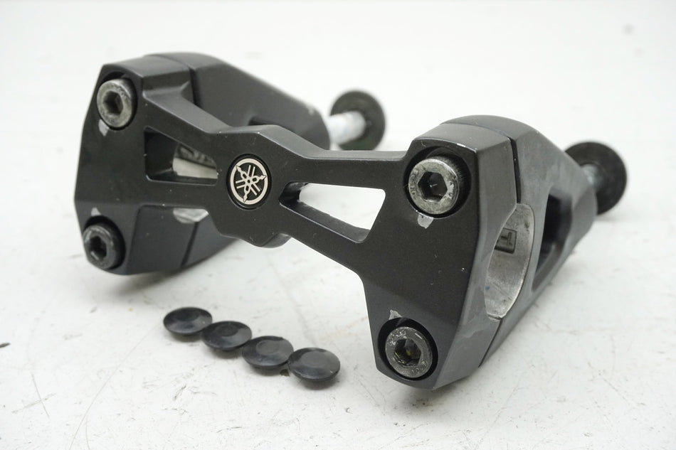 YAMAHA MT 125 A RE39 Abrazadera superior manillar Riser Soporte manillar