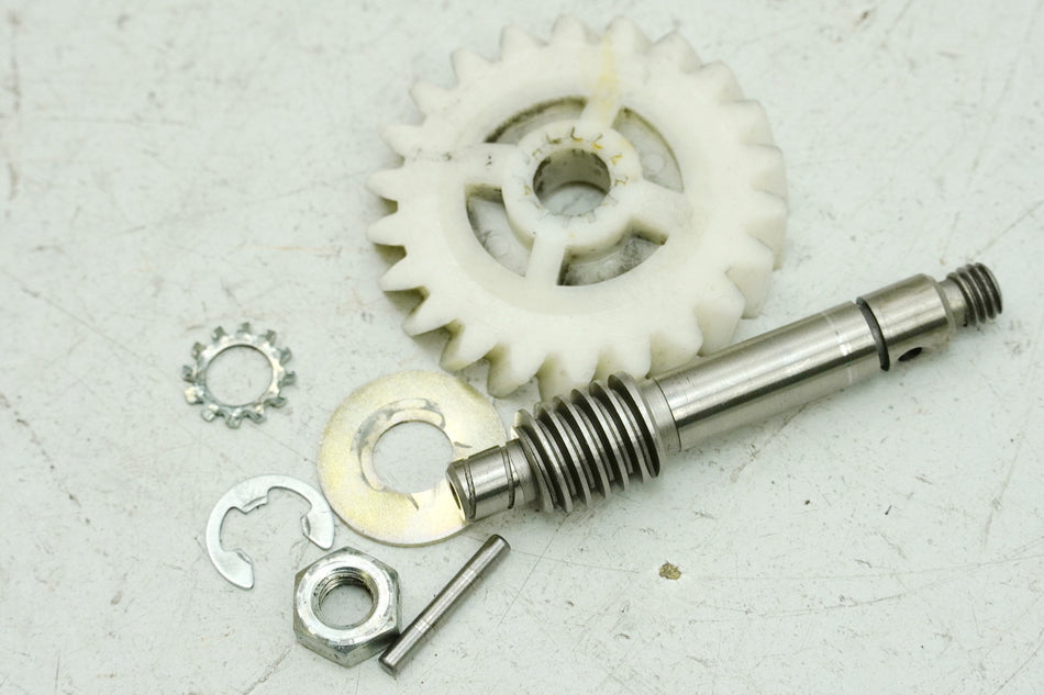 YAMAHA DS7 250 Accionamiento Bomba de aceite Eje Piñón (para motor)