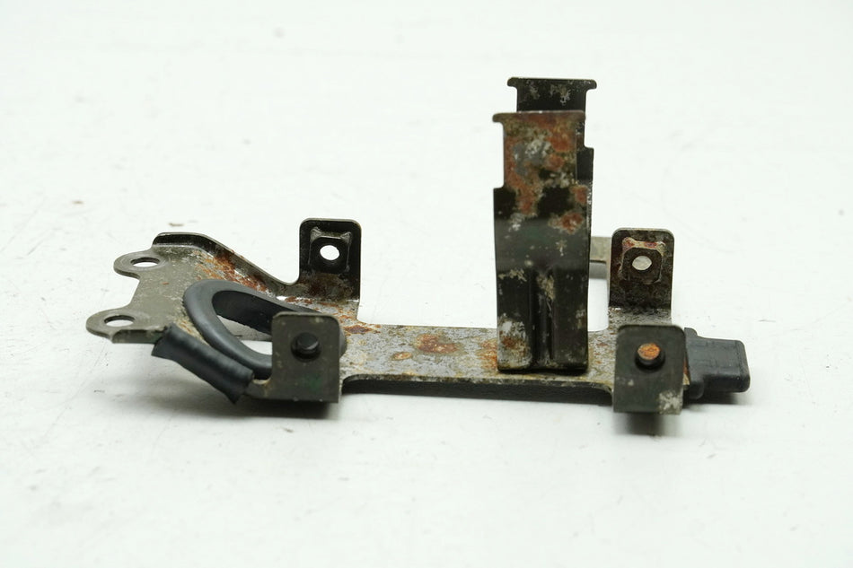 YAMAHA VMX12 VMAX 1200 2WE Rear Ignition Coil Bracket Holding Plate Strut Support