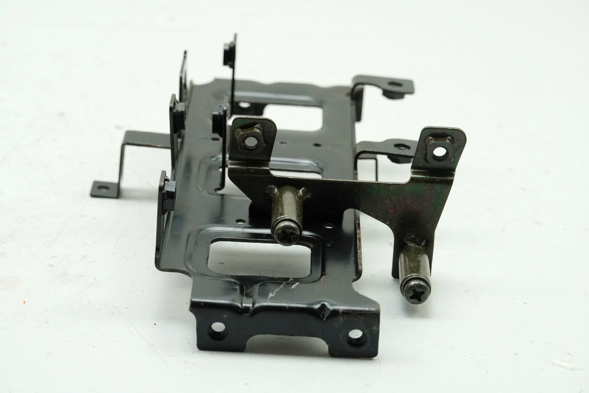 YAMAHA VMX-12 VMAX 1200 2WE Front Ignition Coil Bracket Plate Strut Support