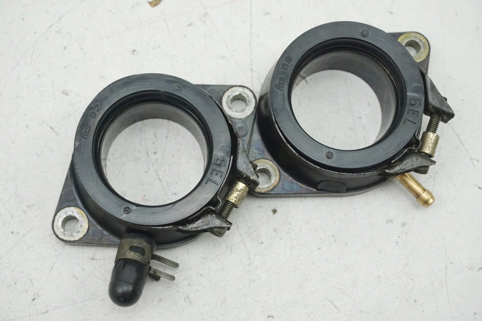 YAMAHA XVS 1100 VP05 DRAG STAR Manguitos de admisión de goma para motor - Par