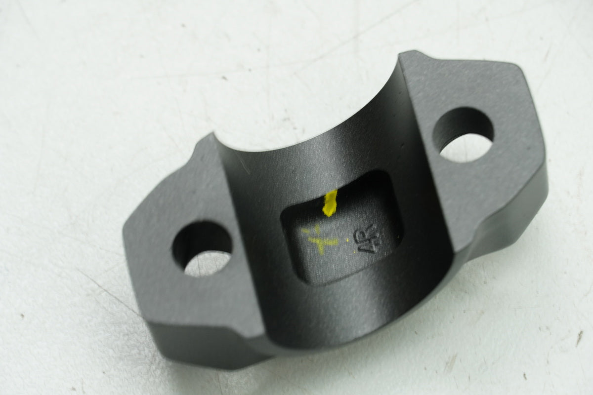 YAMAHA MT XSR XJR Original Top Triple Clamp Handlebar Clamp Riser Holder - NEW