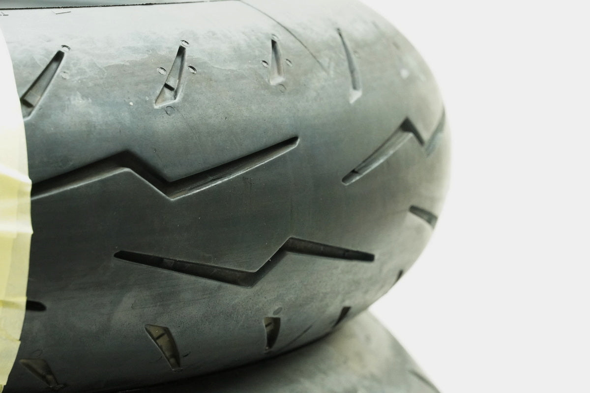 Buell XB12 Neumáticos Pirelli Diablo Rosso IV Juego de neumáticos 120/70 ZR17 + 180/55 ZR17