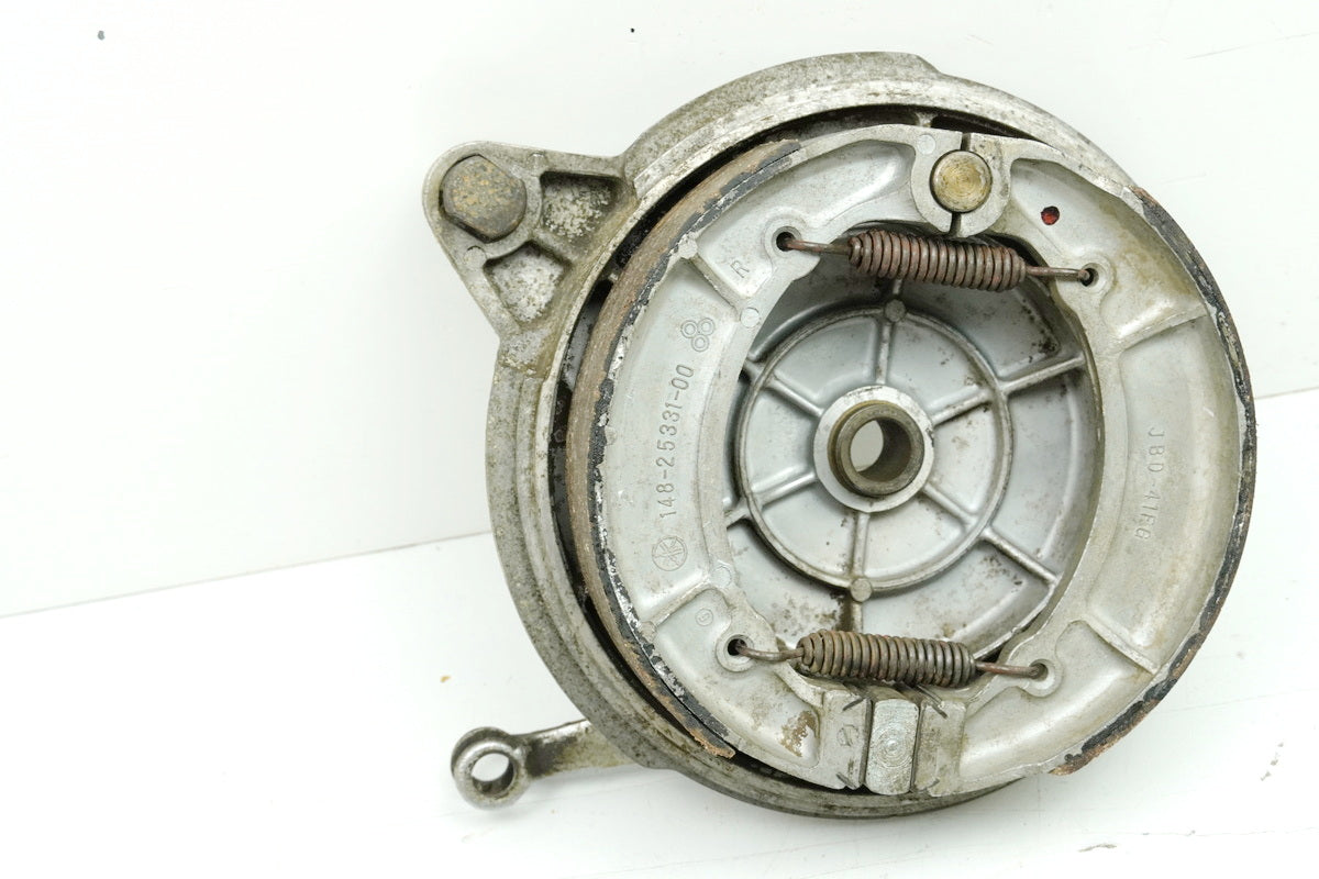 YAMAHA DS7 250 Tambor de freno trasero Anclaje de freno (para llanta, freno trasero)