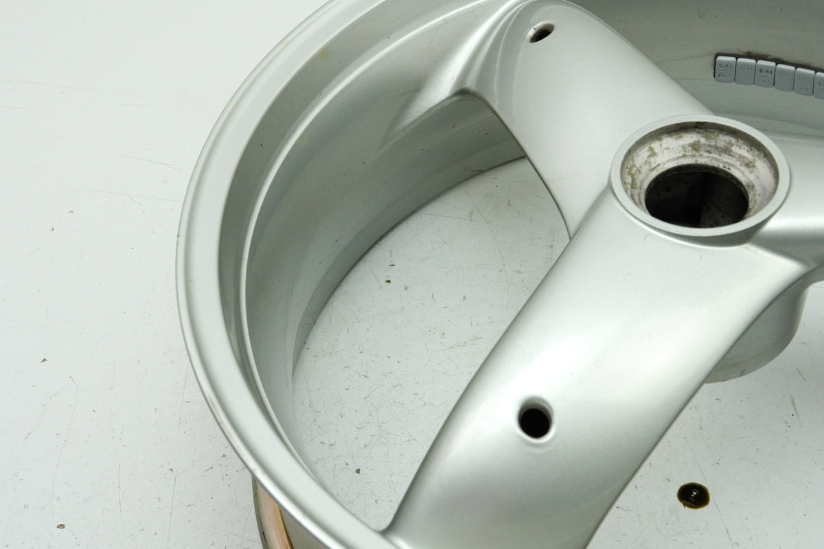 TRIUMPH SPEED TRIPLE 955 i 595 N rear wheel rim accident-free