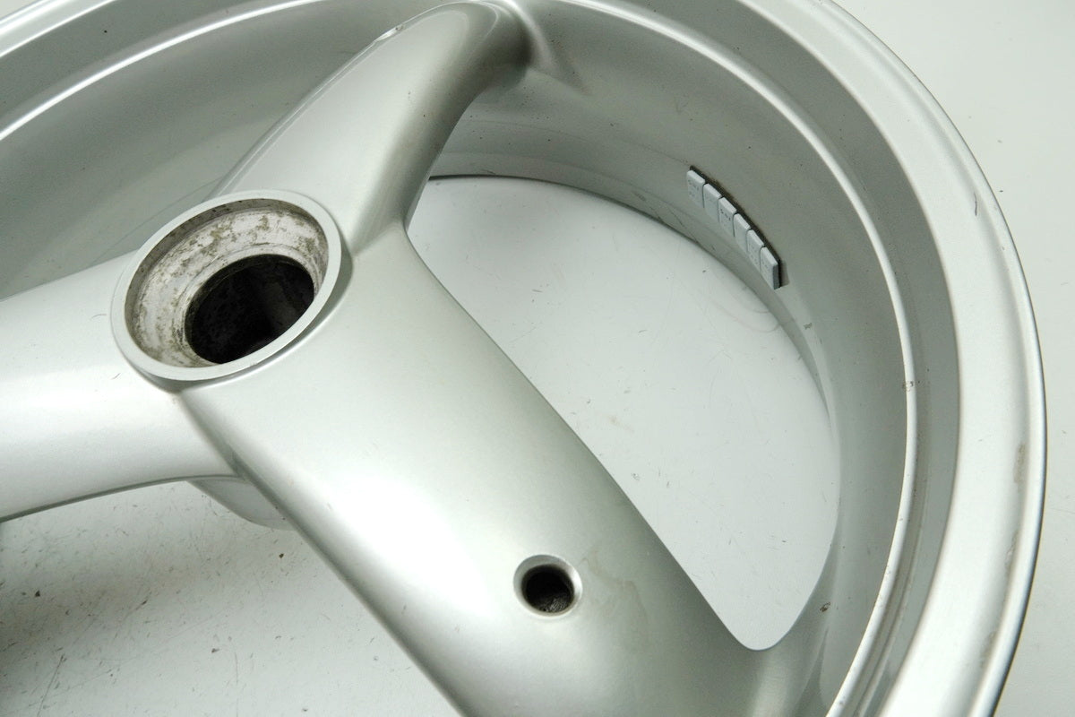 TRIUMPH SPEED TRIPLE 955 i 595 N rear wheel rim accident-free
