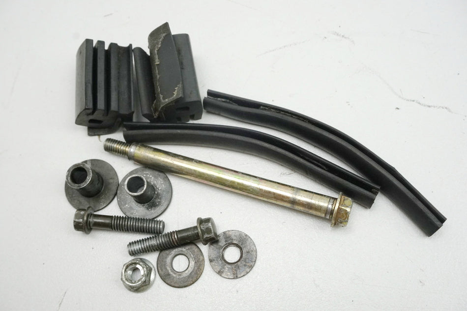 HONDA VTR 1000 SC36 FIRESTORM Soporte depósito gomas apoyo tornillo soporte depósito
