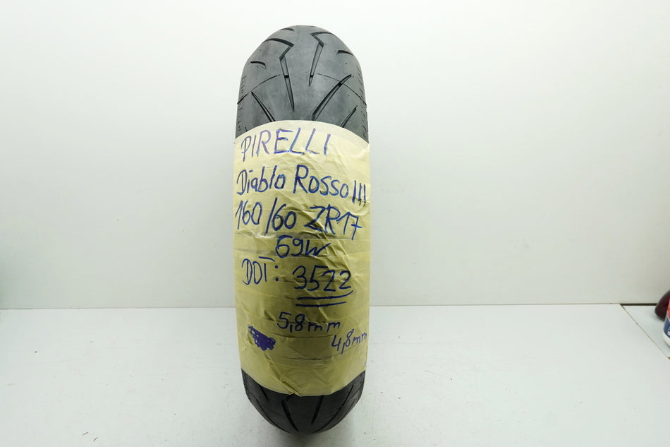 Neumático trasero Pirelli Diablo Rosso III 160/60 ZR17 69W - como nuevo
