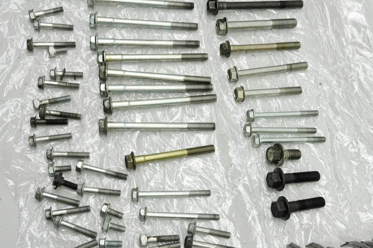 HONDA CB 500 PC32 Tornillos y piezas pequeñas - para motor