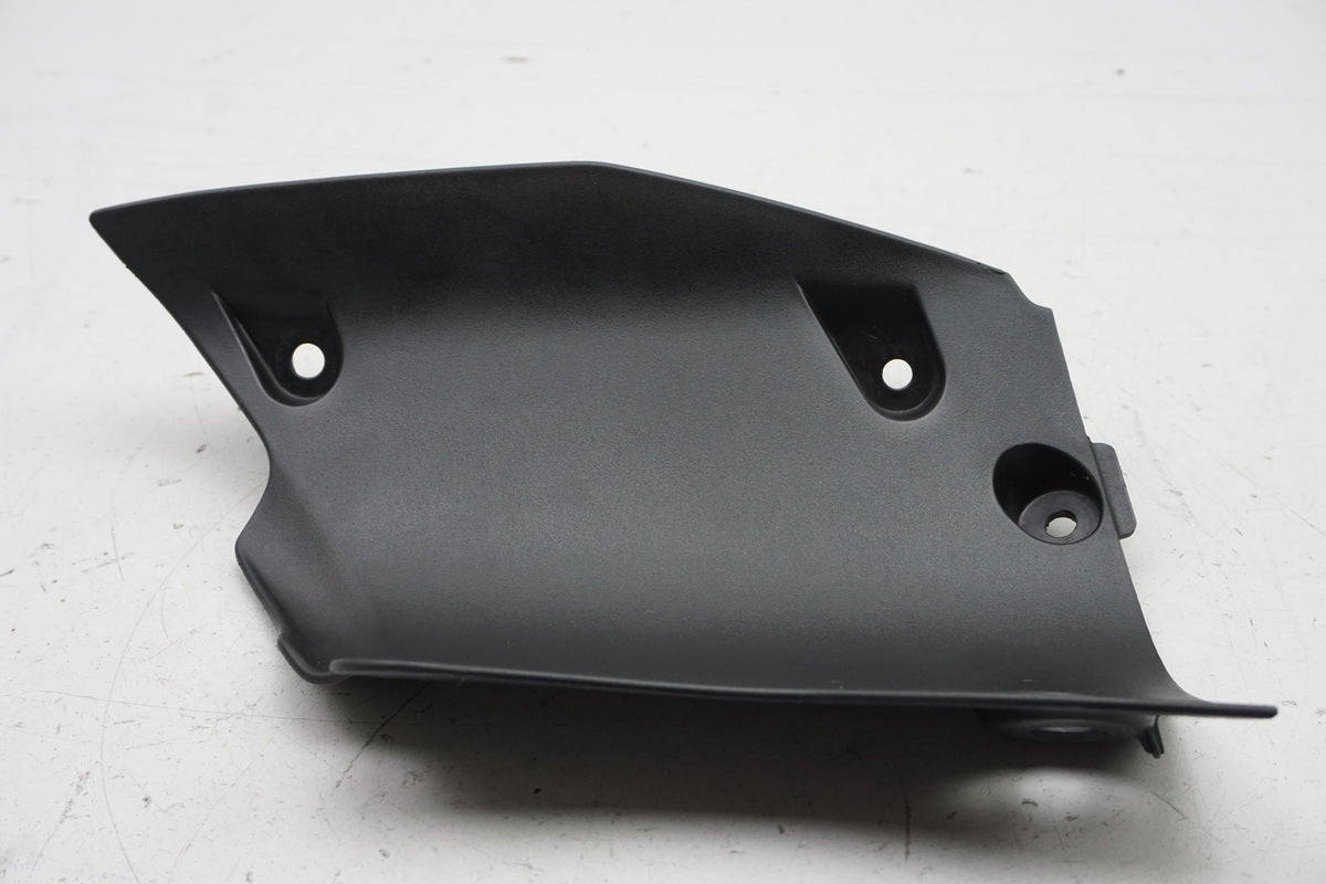 YAMAHA MT 125 A RE39 Fairing Tank right inner cover trim panel