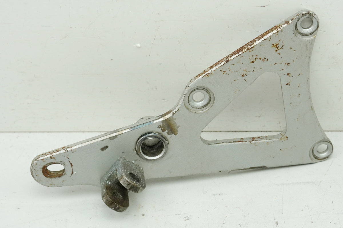 SUZUKI RG 125 NF12B GAMMA Footrest Carrier Rider Right Holder Footrest Plate